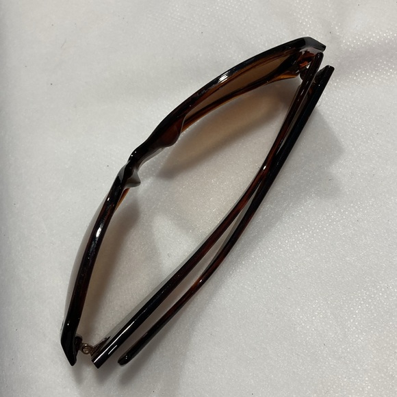 Tortoise Shell Tinted Plastic Sunglasses - Picture 11 of 14